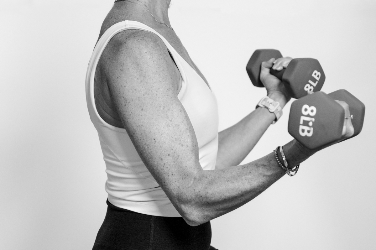 Black and white image of two feet on its toes